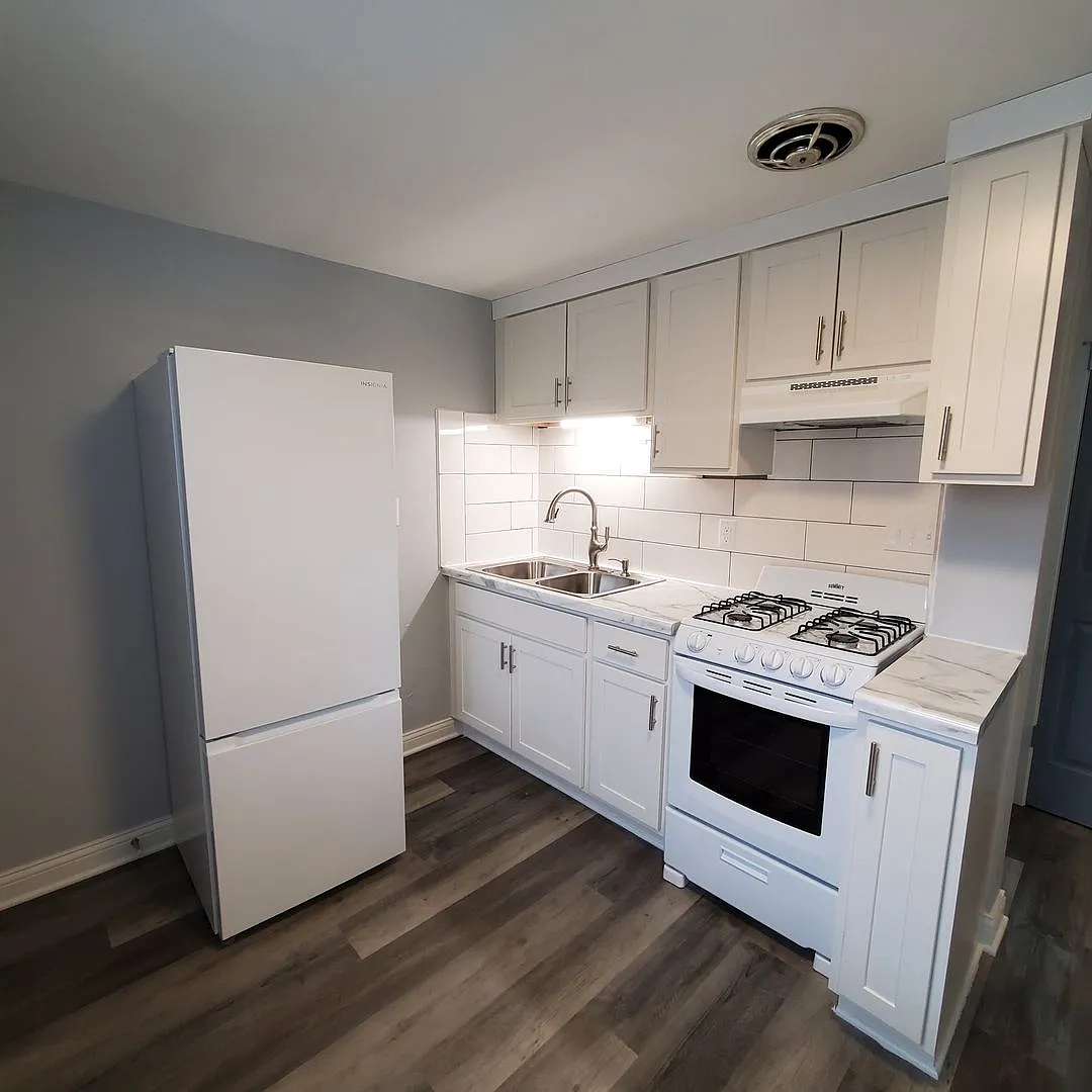 909 College Ave. — Photo 1
