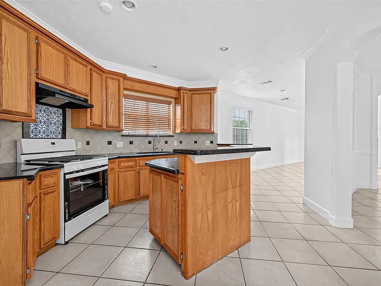 20003 Fieldtree Dr — Photo 22