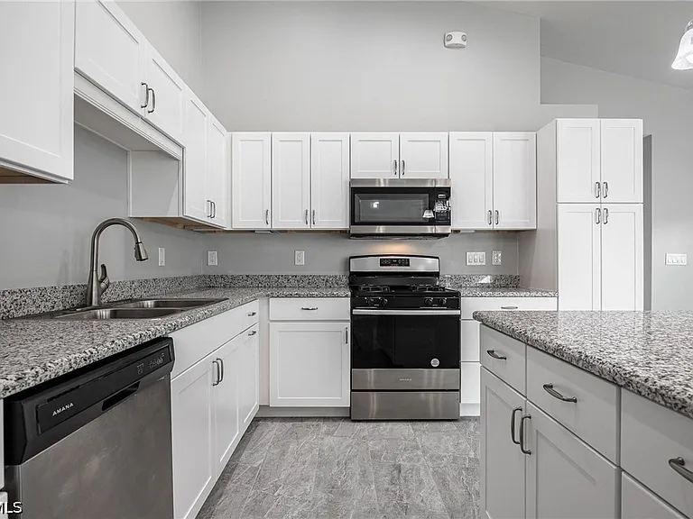 184 Village Cir — Photo 15