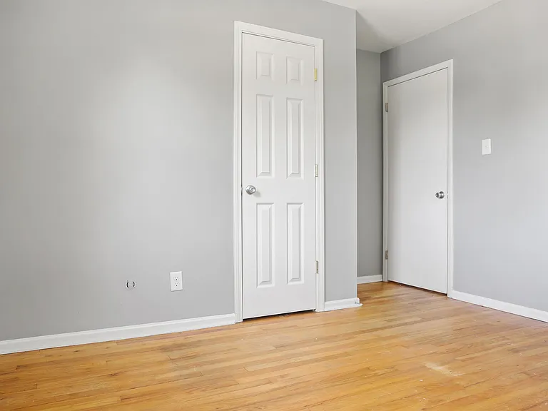 819 Hadley Rd — Photo 3