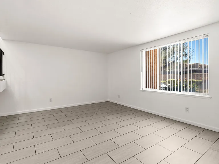 2298 N Indian Canyon Dr #E — Photo 31