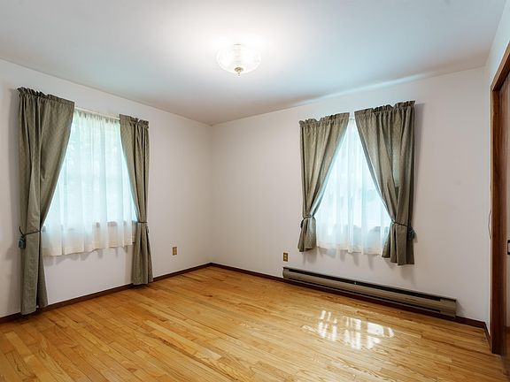 2nd image of 49 Mount Herbert Rd