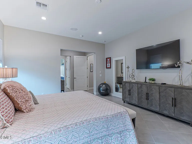 11479 N Luckenbach St — Photo 18