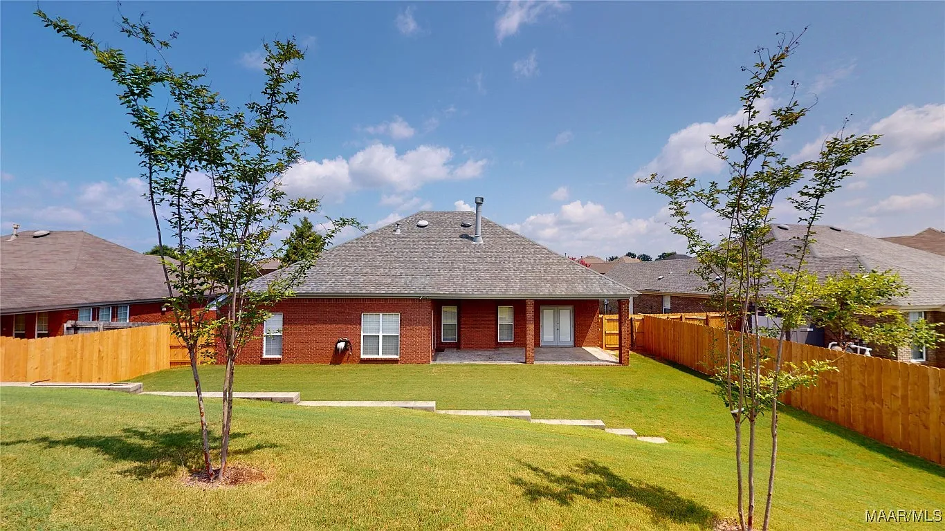 4 bed, 2.0 bath, 2110 sqft, $2,100 — Photo 2