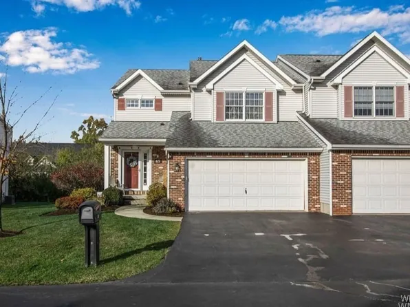 65 Berwick Ln, East Amherst, NY 14051