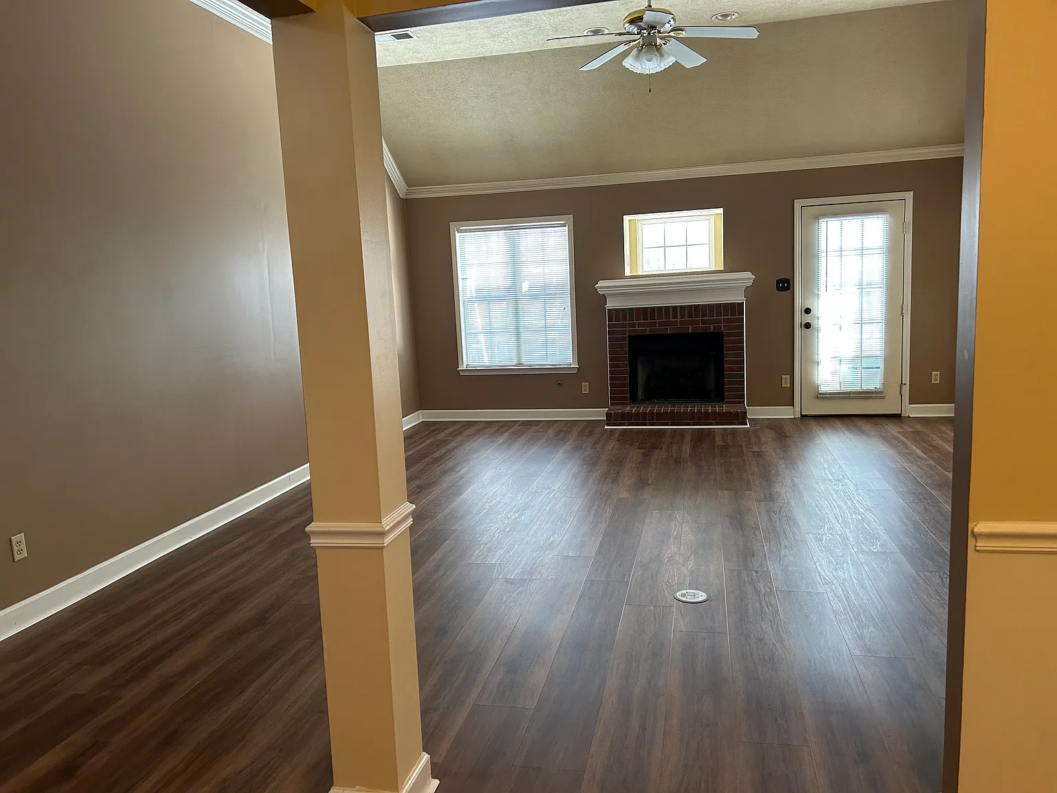 3 bed, 1980 sqft, $1,950 — Photo 4