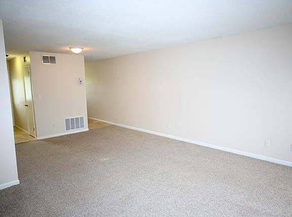 4th image of 1850 Cypress St APT F