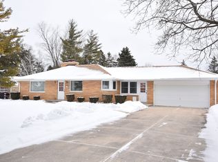 W147N4940 Dolphin Dr, Menomonee Falls, WI 53051