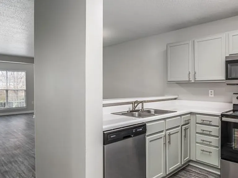 Wendover Ridge Apartments — Photo 32