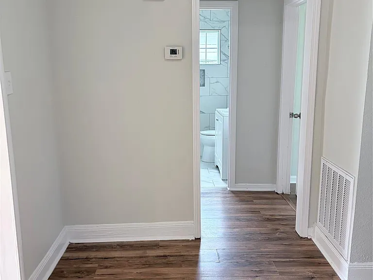 208 Preston St — Photo 21