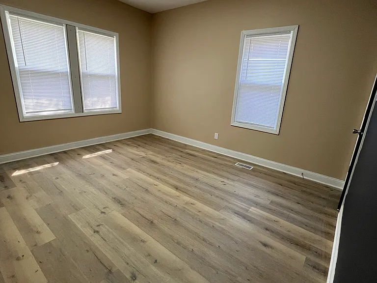 402 Lincoln St — Photo 15