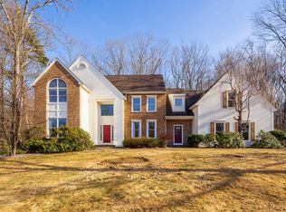 16 Wedgewood Dr, Hopkinton, MA 01748