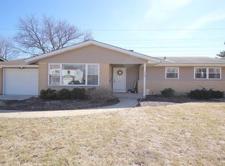 239 Walnut Ln, Elk Grove Village, IL 60007