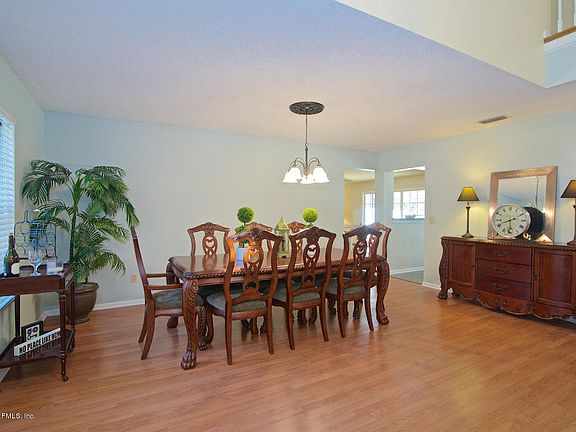 3rd image of 715 Chesswood Ct