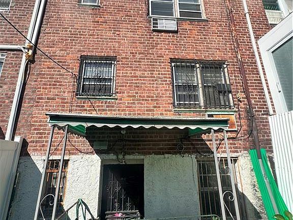 3rd image of 715 Hemlock St