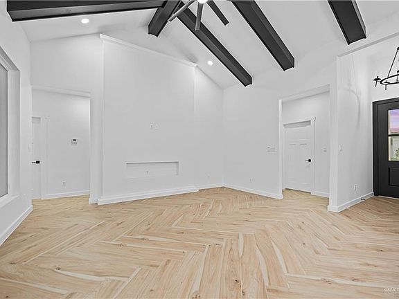 4th image of 2728 E Conroe Rd