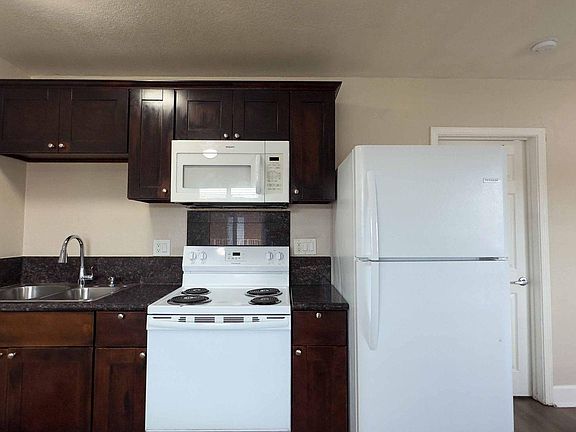 5th image of 2707 Highland Ave APT 18