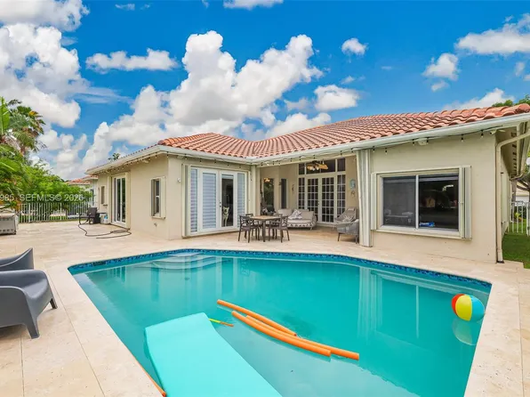 16418 NW 14th St, Pembroke Pines, FL 33028