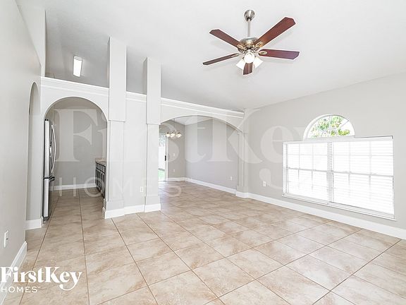 3rd image of 2502 Hadleigh St