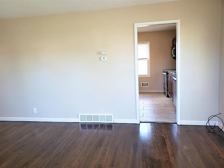 5107 Sheila Dr — Photo 2