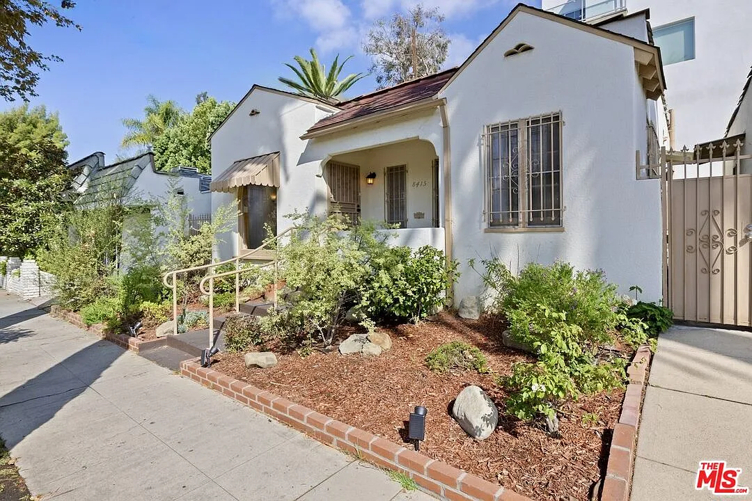 2 bed, 1.0 bath, 1000 sqft, $3,650 — Photo 1