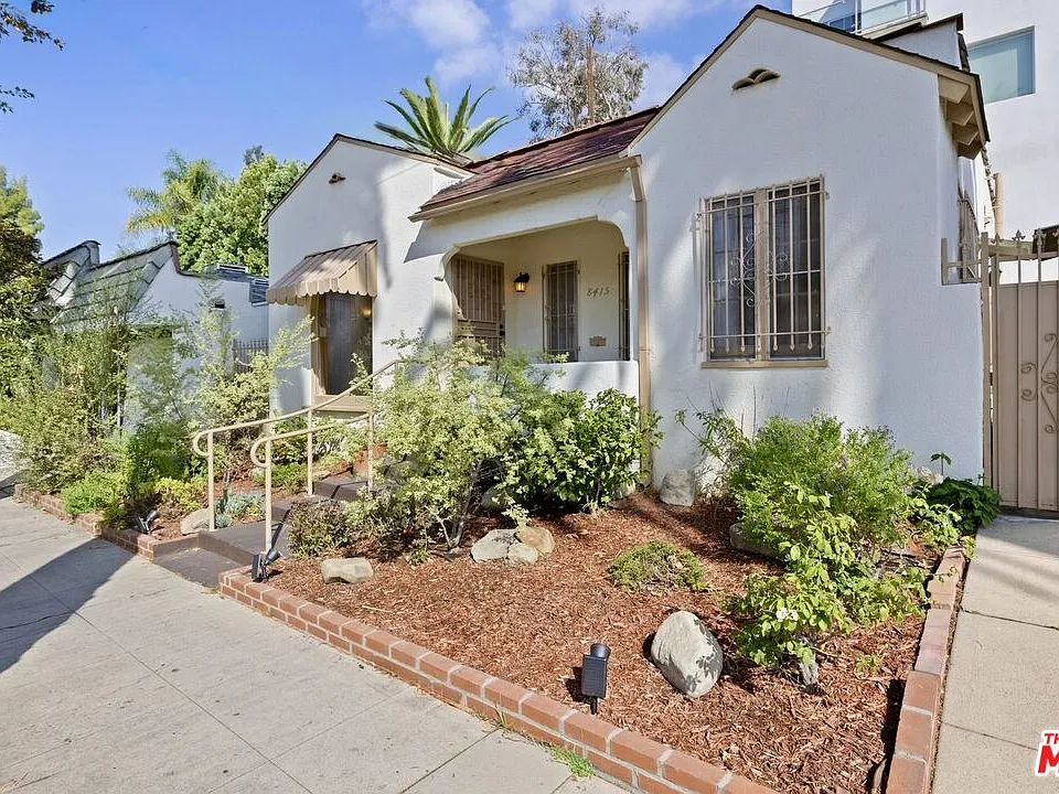 8415 Rosewood Ave