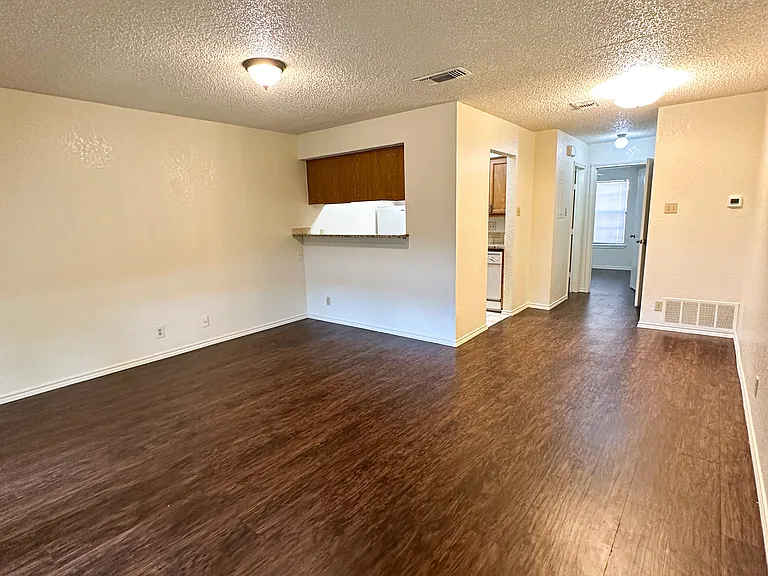 924 W Chestnut St #3 — Photo 4