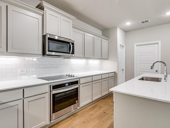 5th image of 136 Tioga Cir