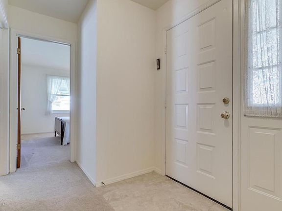 4th image of 44 Doral Dr