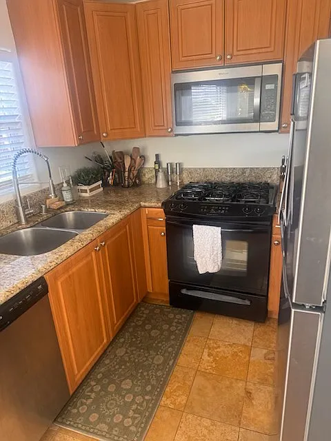 2 bed, 750 sqft, $3,200 — Photo 3