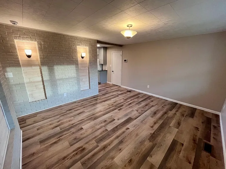 907 Falmouth Ave — Photo 4