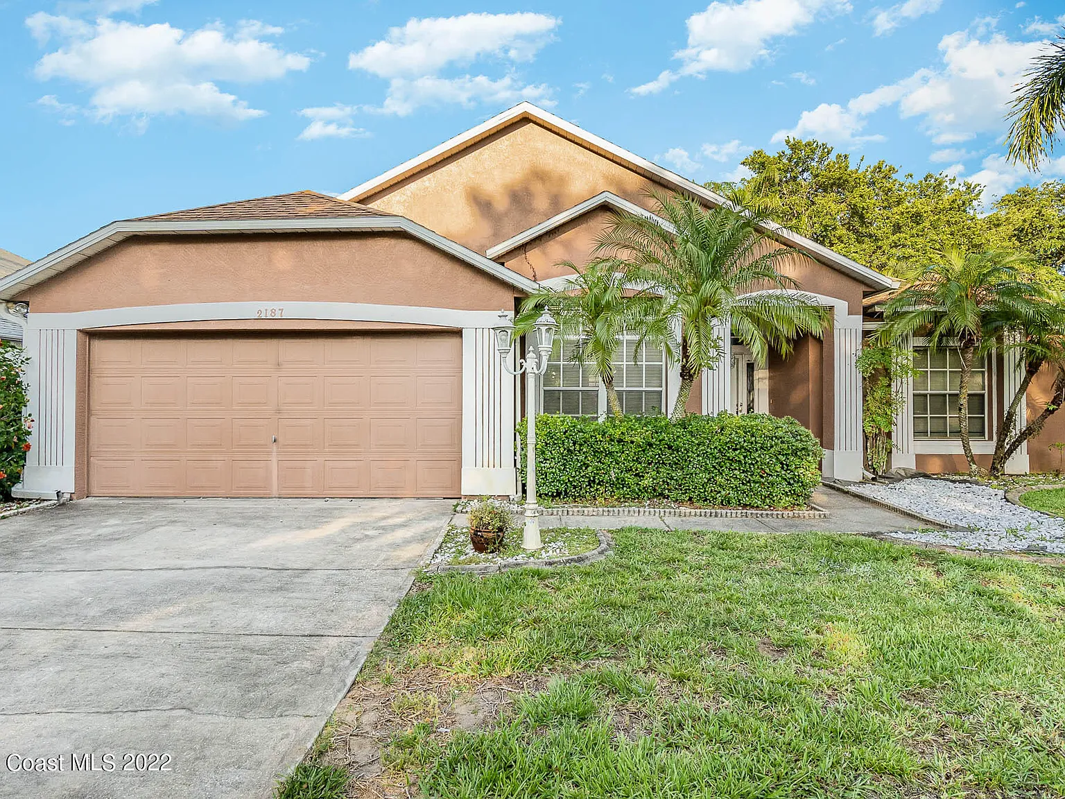 3 bed, 2.0 bath, 1627 sqft, $3,300 — Photo 3