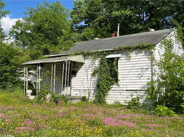 34 Pollux Cir W, Portsmouth, VA 23701