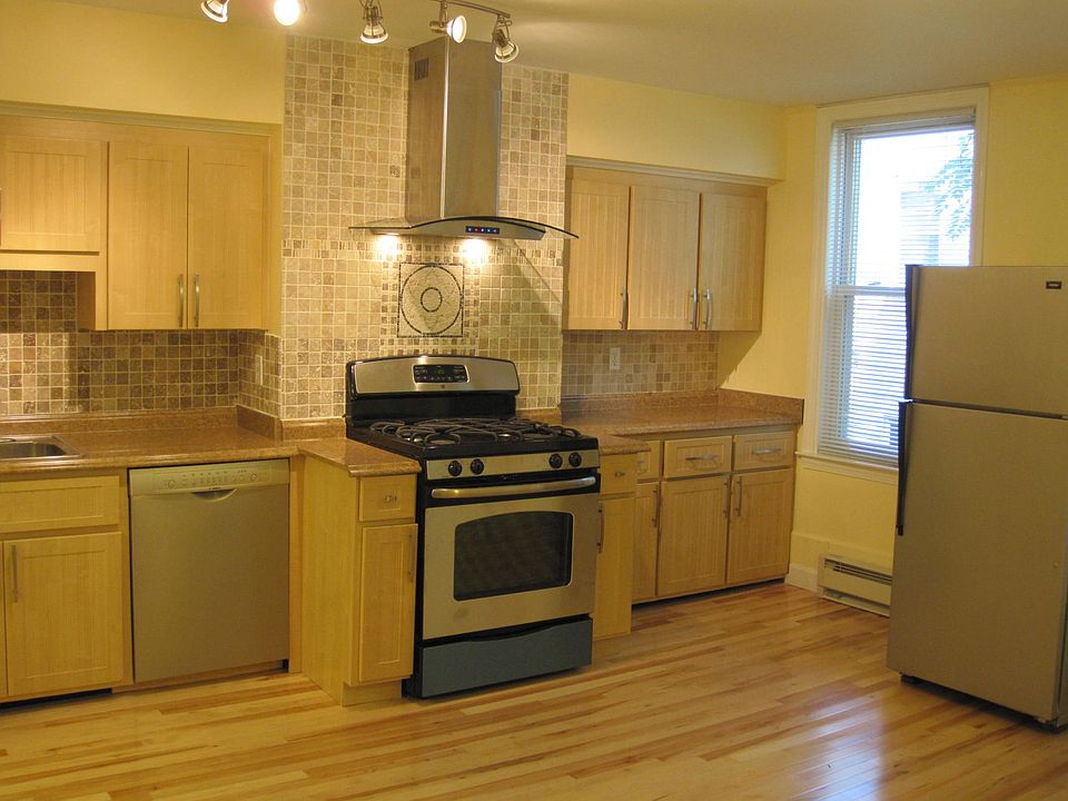 Eat-in kitchen
