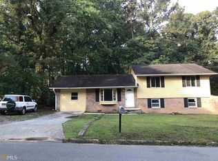 570 Roxbury Dr, Riverdale, GA 30274