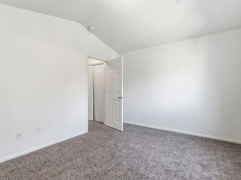 802 Waterglen Dr #D17 — Photo 20