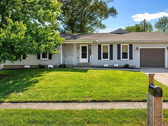 2nd image of 2220 Redbud Ln