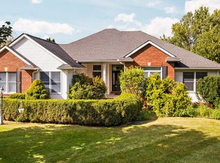 12253 Sunview Ct, South Lyon, MI 48178