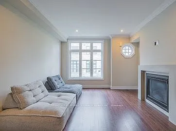 2037 Queensborough Gate — Photo 9