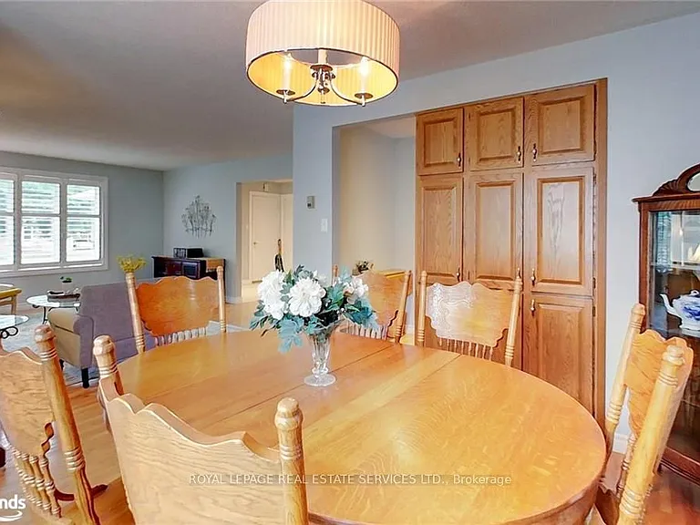 112 Bruce St S — Photo 11