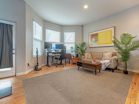 3rd image of 1849 W Wellington Ave APT 1F