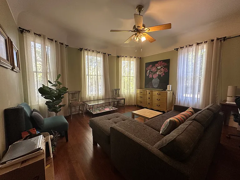 735 Broadway — Photo 21