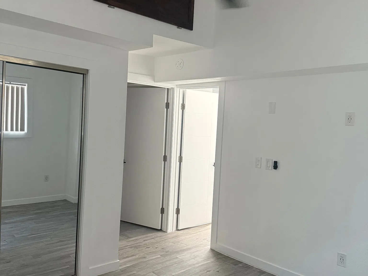 2 bed, 1000 sqft, $3,195 — Photo 4
