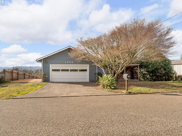 1385 N Henry St, Coquille, OR 97423