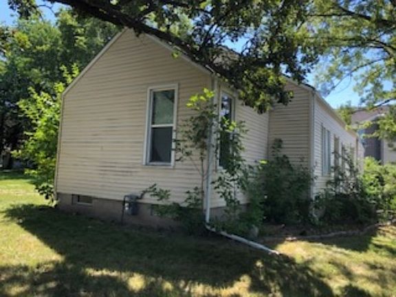 2nd image of 218 2nd St