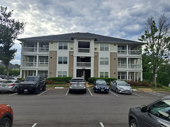 14197 Cuddy Loop APT 301, Woodbridge, VA 22193