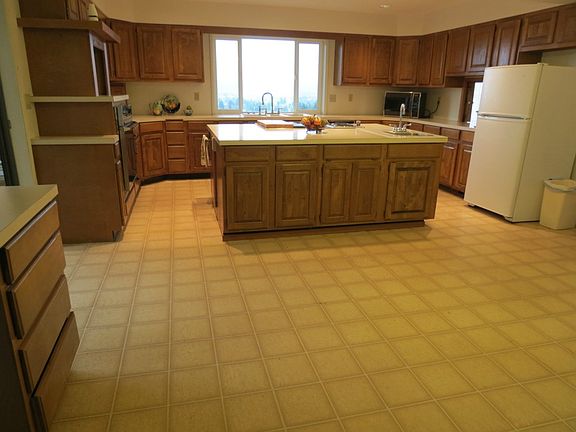 5th image of 106 Carolyn Dr