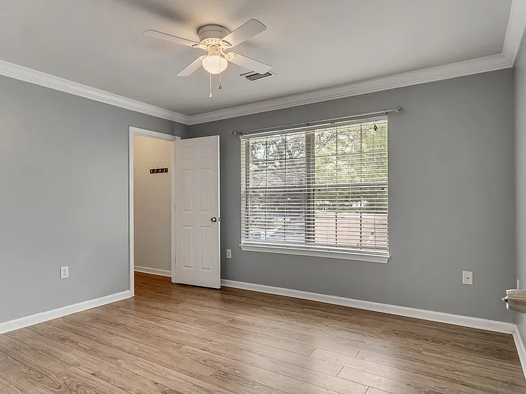 304 Florida St — Photo 24