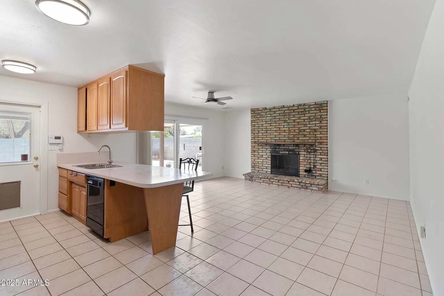 4 bed, 1651 sqft, $2,800 — Photo 2