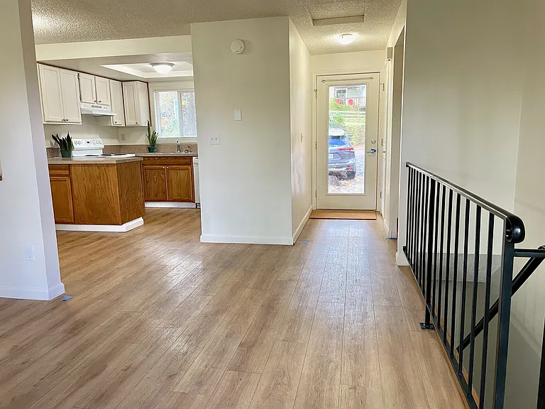 12728 SE 26th Ave — Photo 3